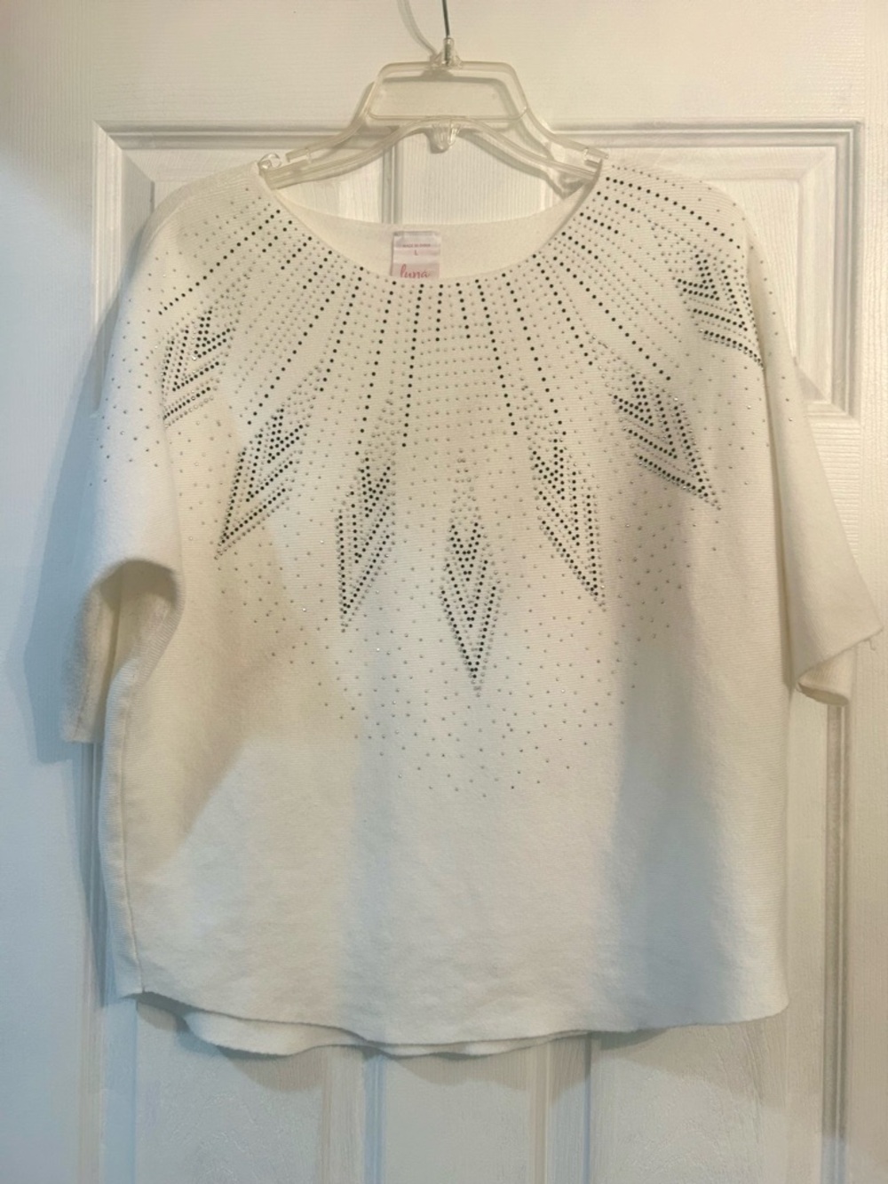 White Short-Sleeve Knit Top with Decorative Stud Pattern Large